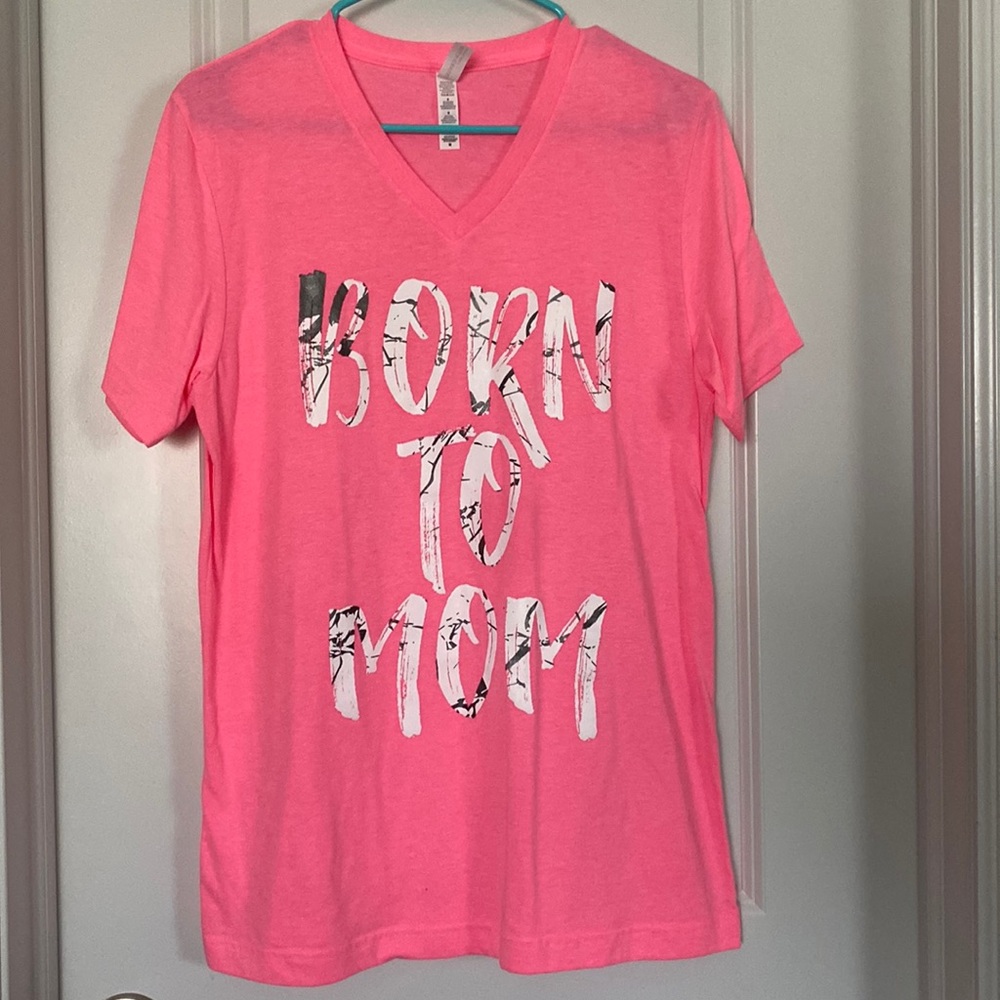 Born to Mom v neck tee
